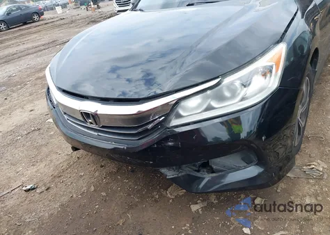 2017 Honda Accord Lx z USA, uszkodzony, nr VIN 1HGCR2F33HA074892